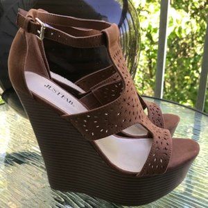 ❤️NWOT - BEAUTIFUL Cognac Brown Platform Wedges